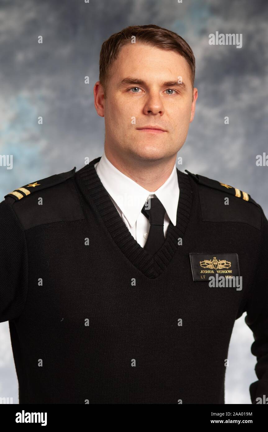 Ritratto di comandante Giosuè Vergow, un US Navy Cryptologic Warfare officer, 3 febbraio 2009. Dall'Homewood raccolta di fotografie. () Foto Stock