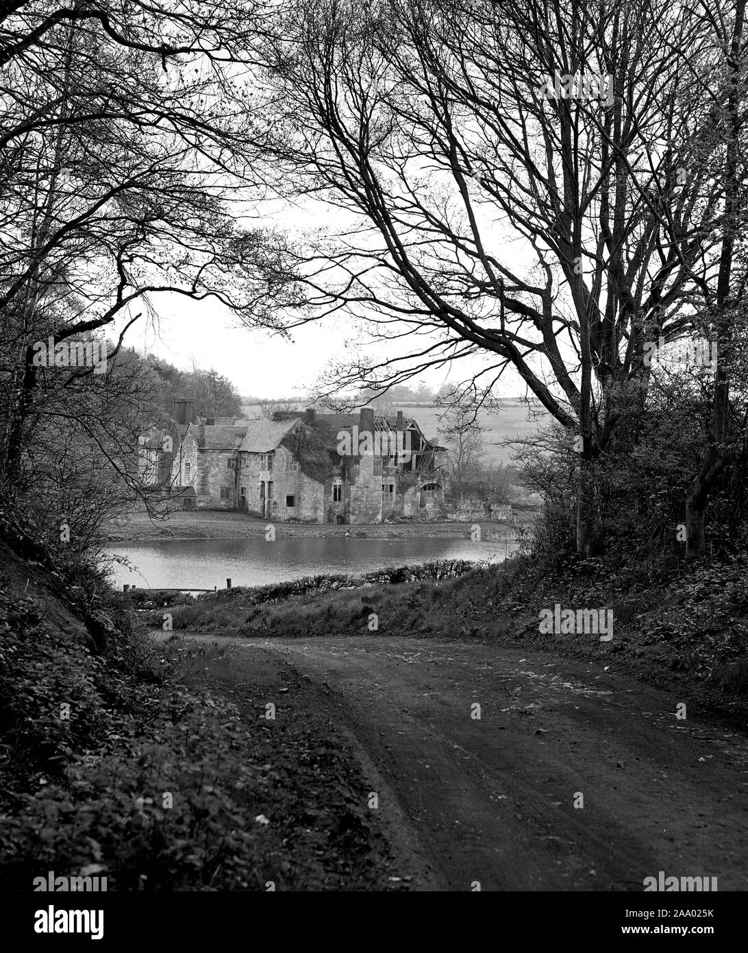 La Gran Bretagna degli anni sessanta rovine del XVI secolo Manor House nel mese di agosto 1963 Foto Stock