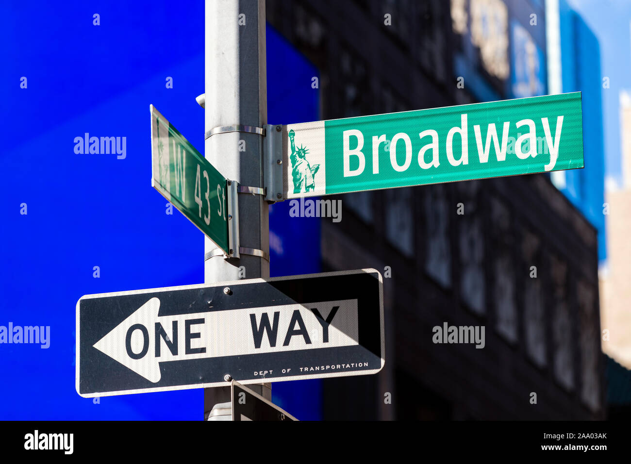 Broadway e un modo per segnaletica stradale, Manhattan, New York, Stati Uniti d'America Foto Stock