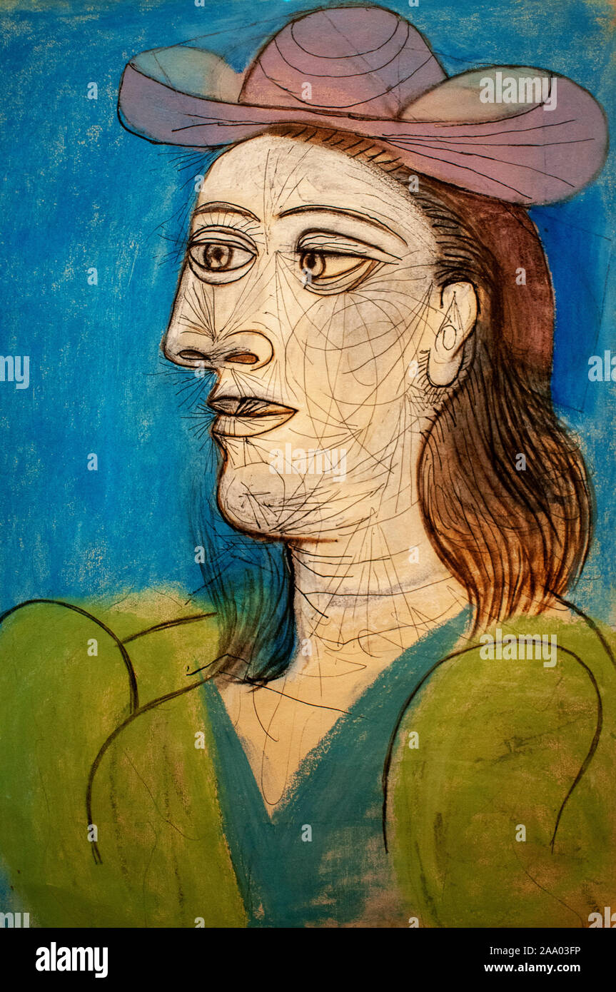 Donna con cappello 1938 Pablo Picasso 1881-1973 presso il Museo Berggruen  collezione di arte moderna è ospitato in un edificio dall'architetto  Friedrich un Foto stock - Alamy