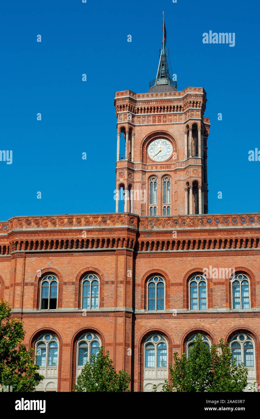 Il Rotes Rathaus (rosso Municipio) di Berlino, situato nel quartiere di Mitte, è la casa del che disciplinano il sindaco e il governo (il Senato di Berli Foto Stock