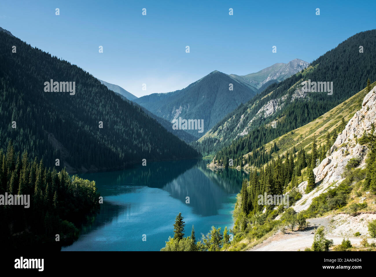 Kolsay Lakes National Park, in Kungoy Ala compresa tra la più grande piazza Tian Shan gamma Foto Stock