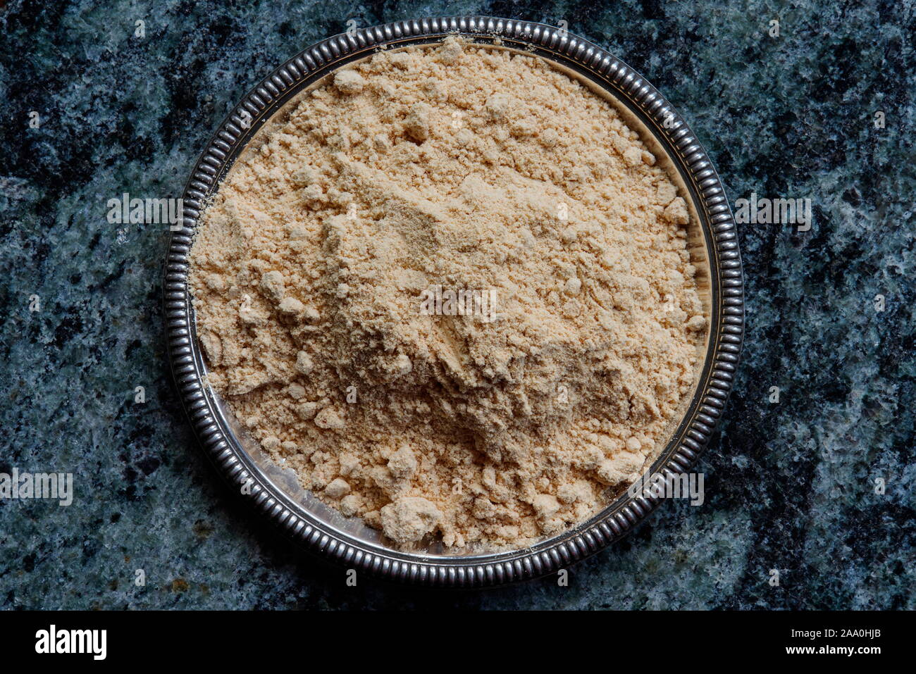 Zenzero secco in polvere, lo zenzero polpa, Zingiber officinale, India, Asia Foto Stock