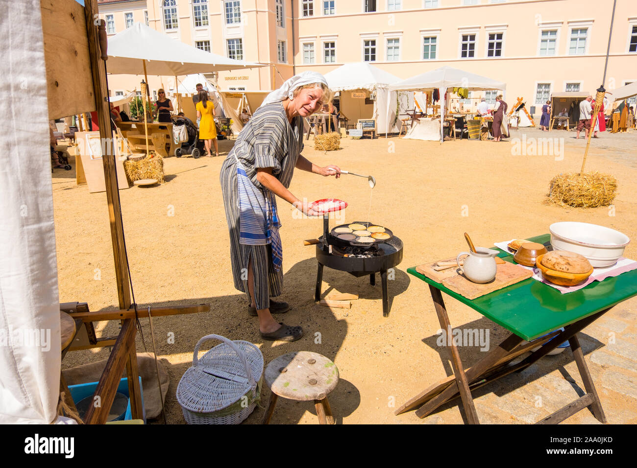 Bautzen, Germania - 1 Settembre 2019: animati ristoranti, pub e caffetterie all'aperto presso la Old Town Festival di Bautzen , Alta Lusazia sassone Foto Stock