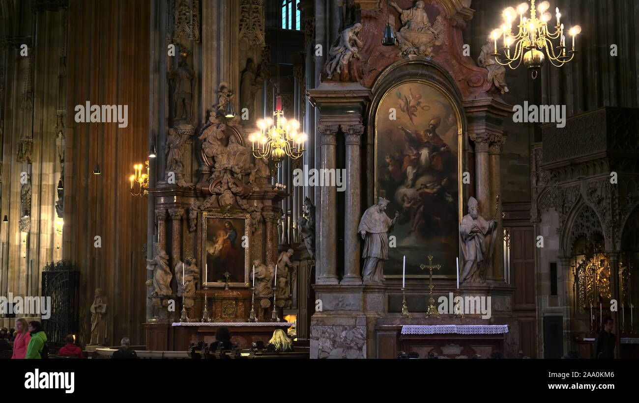 VIENNA, AUSTRIA-ottobre 9, 2017: opere all'interno della cattedrale di Santo Stefano a Vienna, Austria Foto Stock