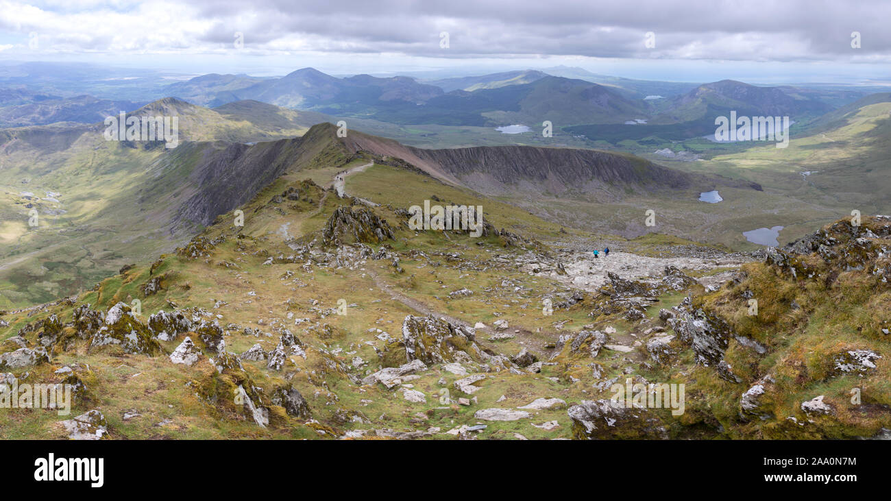 In prossimità del vertice di Snowdon guardando verso il basso sulla Rhyd-percorso di DDU Foto Stock