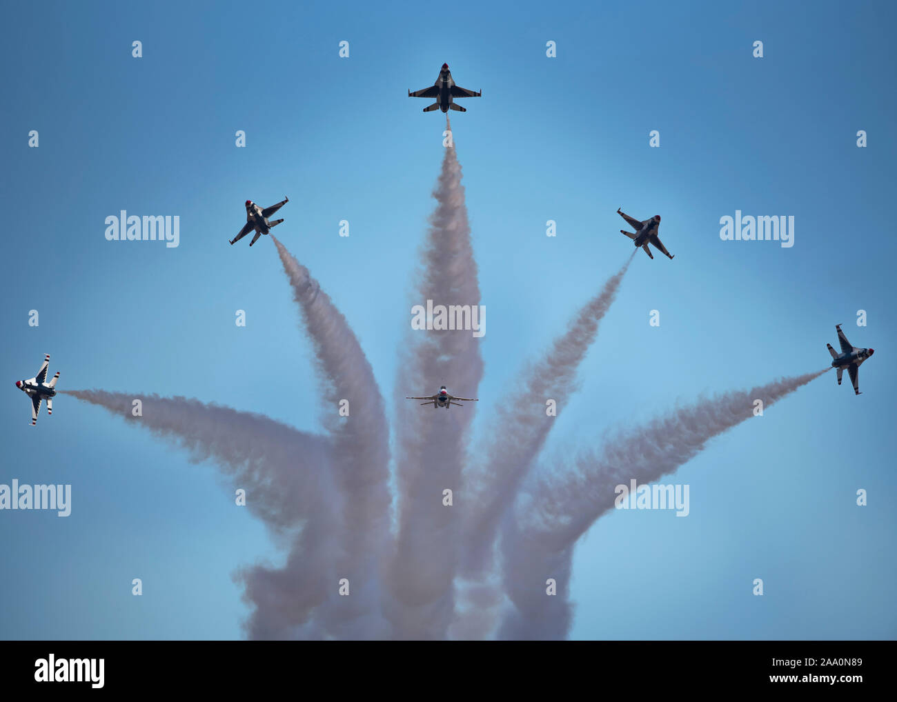 Gli Stati Uniti Air Force aria squadrone di dimostrazione "Thunderbirds" eseguire presso i guardiani delle libertà Air Show a Sheppard Air Force Base in Texas, 26 ottobre, 2019. Foto Stock