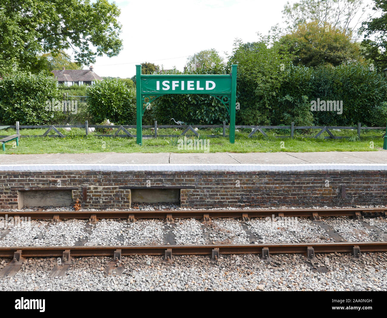 Piattaforma della stazione Isfield vicino a Uckfield e East Sussex, casa della linea di lavanda Foto Stock