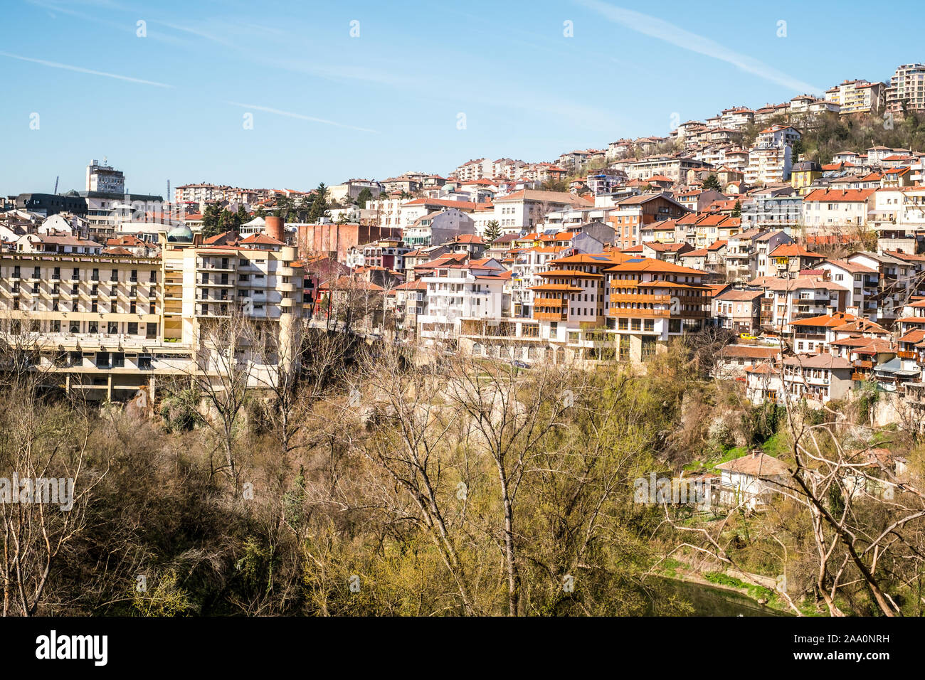 Veliko Tarnovo città, Bulgaria - 24 Marzo 2017. Tradizionale architettura bulgara nella vecchia città medievale area, Veliko Tarnovo città, Bulgaria Foto Stock