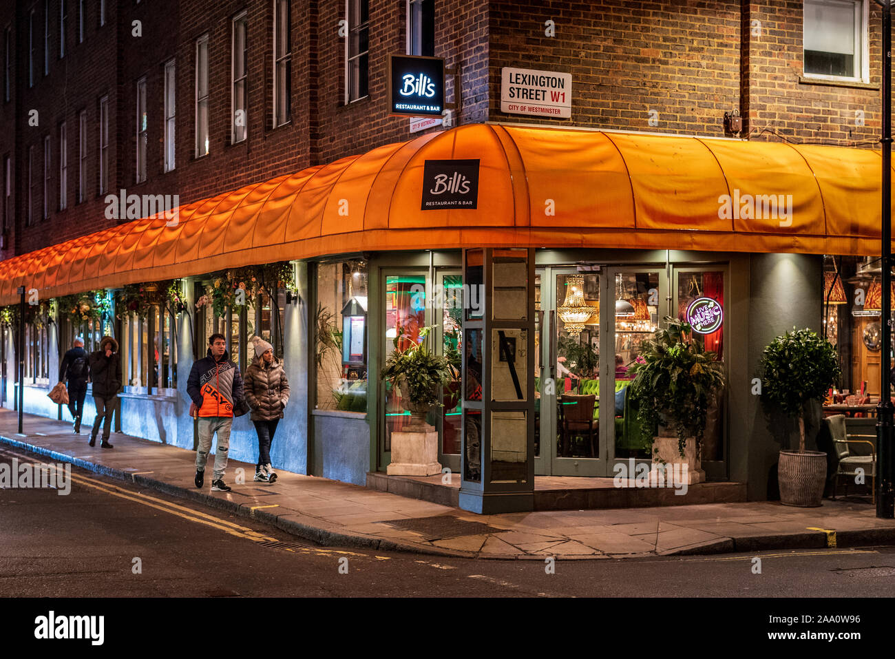 Fatture ristorante Cafe su Brewer street nel quartiere di Soho nel West End di Londra Foto Stock