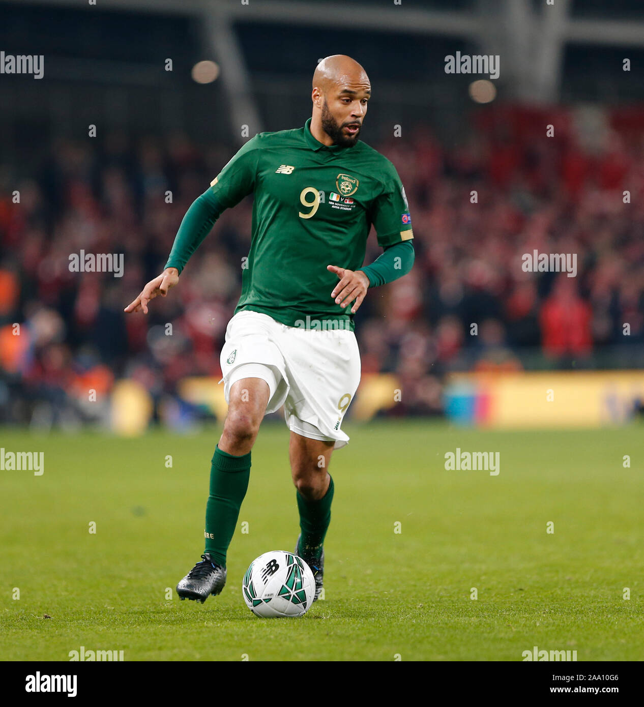 Aviva Stadium, Dublino, Leinster, Irlanda. Xviii Nov, 2019. Campionati Europei 2020 il qualificatore, Irlanda contro la Danimarca; David McGoldrick su un attacco eseguito per Repubblica di Irlanda - Editoriale usare carte di credito: Azione Plus sport/Alamy Live News Foto Stock