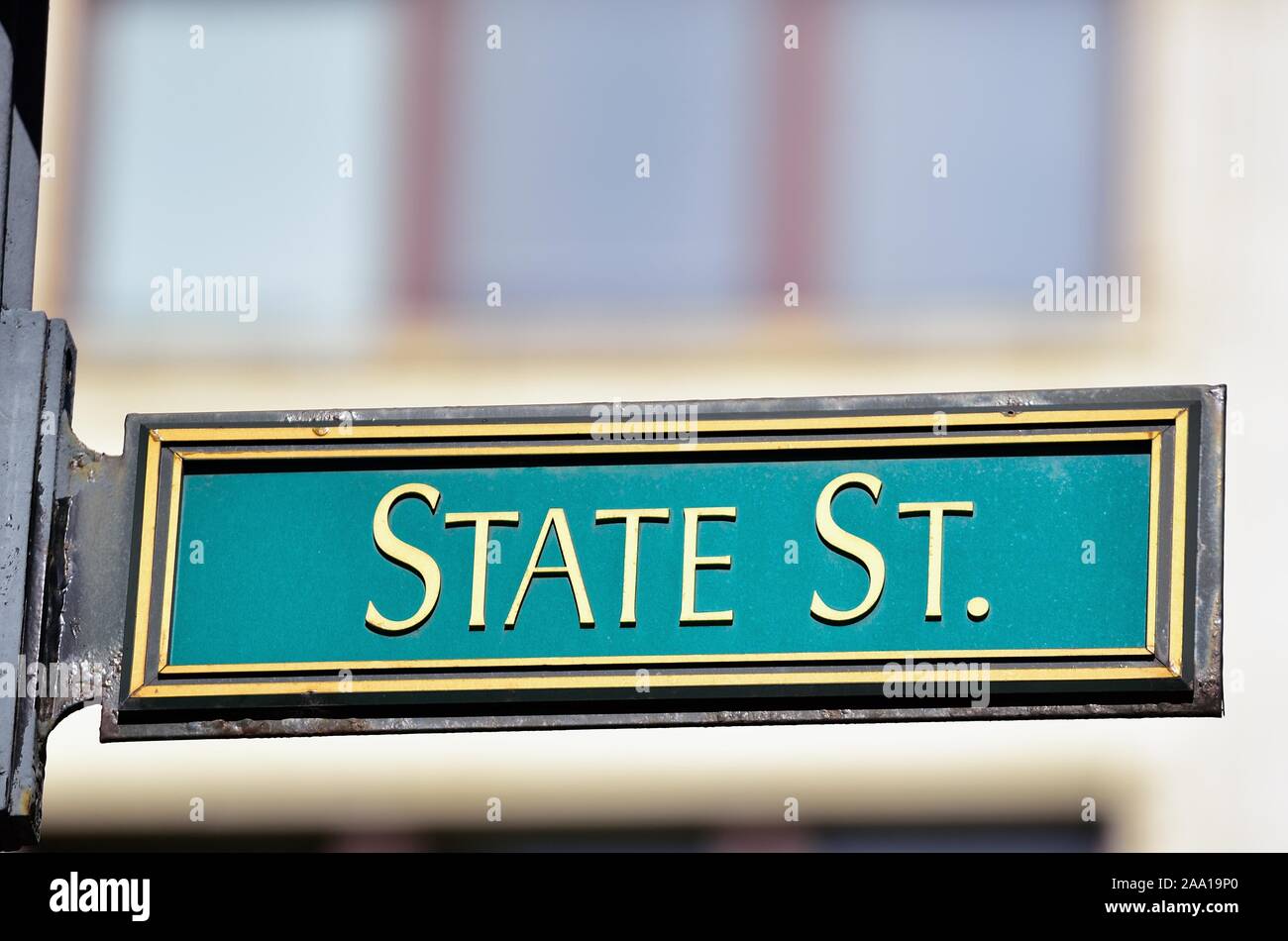 Chicago, Illinois, Stati Uniti d'America. Un cartello stradale lungo uno dei Chicago più famose strade, State Street nella città famosa Loop. Foto Stock