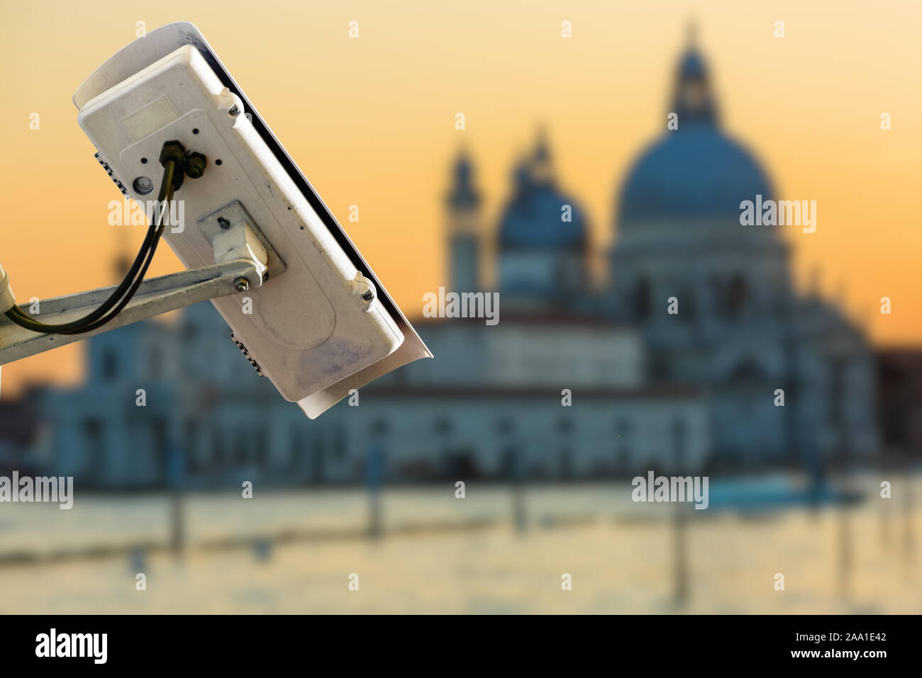 Telecamera TVCC concetto con Basilica a Venezia su sfondo sfocato Foto Stock