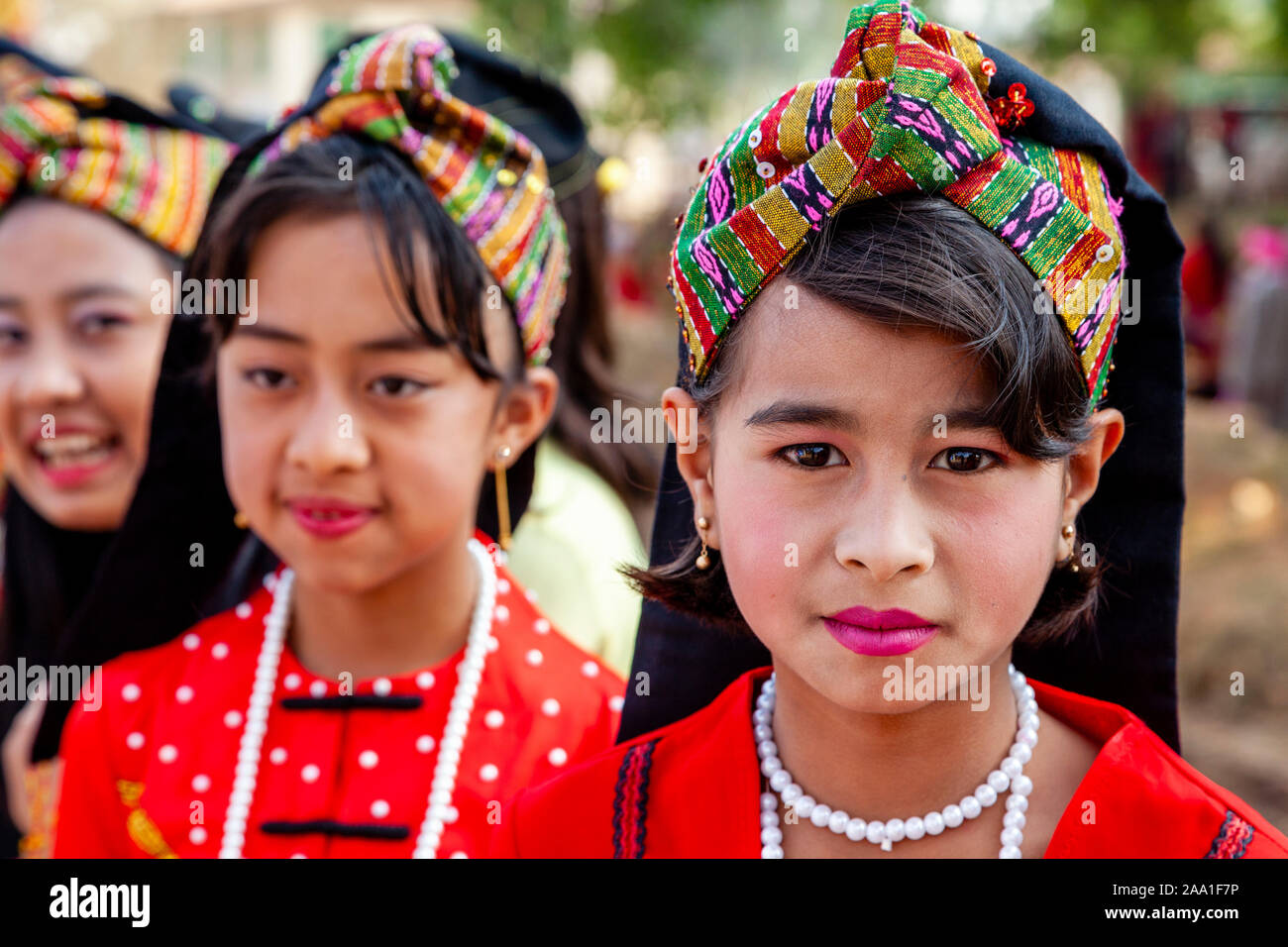 La minoranza etnica dei bambini in occasione dell'annuale Grotta Pindaya Festival, Pindaya, Stato Shan, Myanmar. Foto Stock