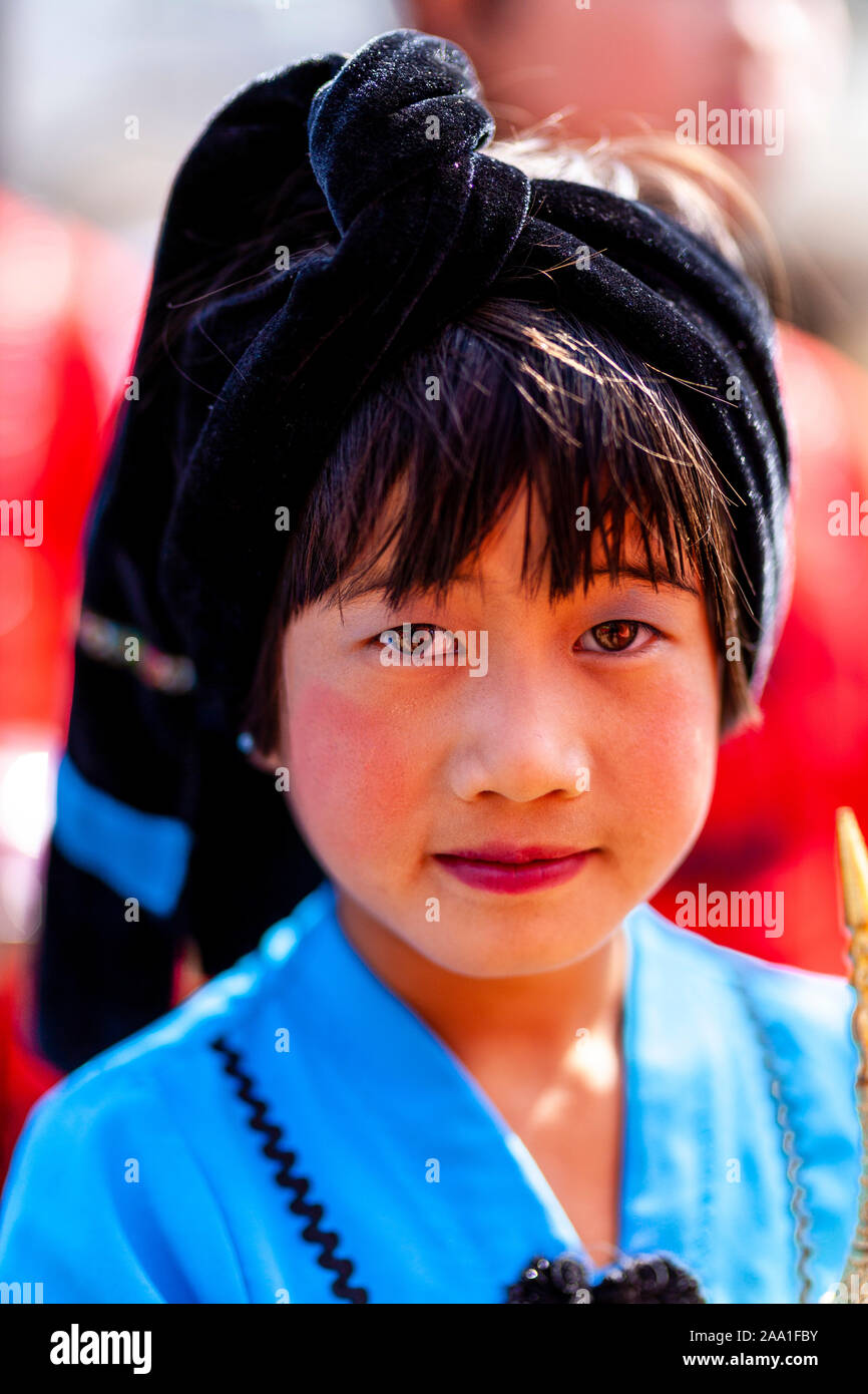 Una minoranza etnica bambino alla annuale Grotta Pindaya Festival, Pindaya, Stato Shan, Myanmar. Foto Stock