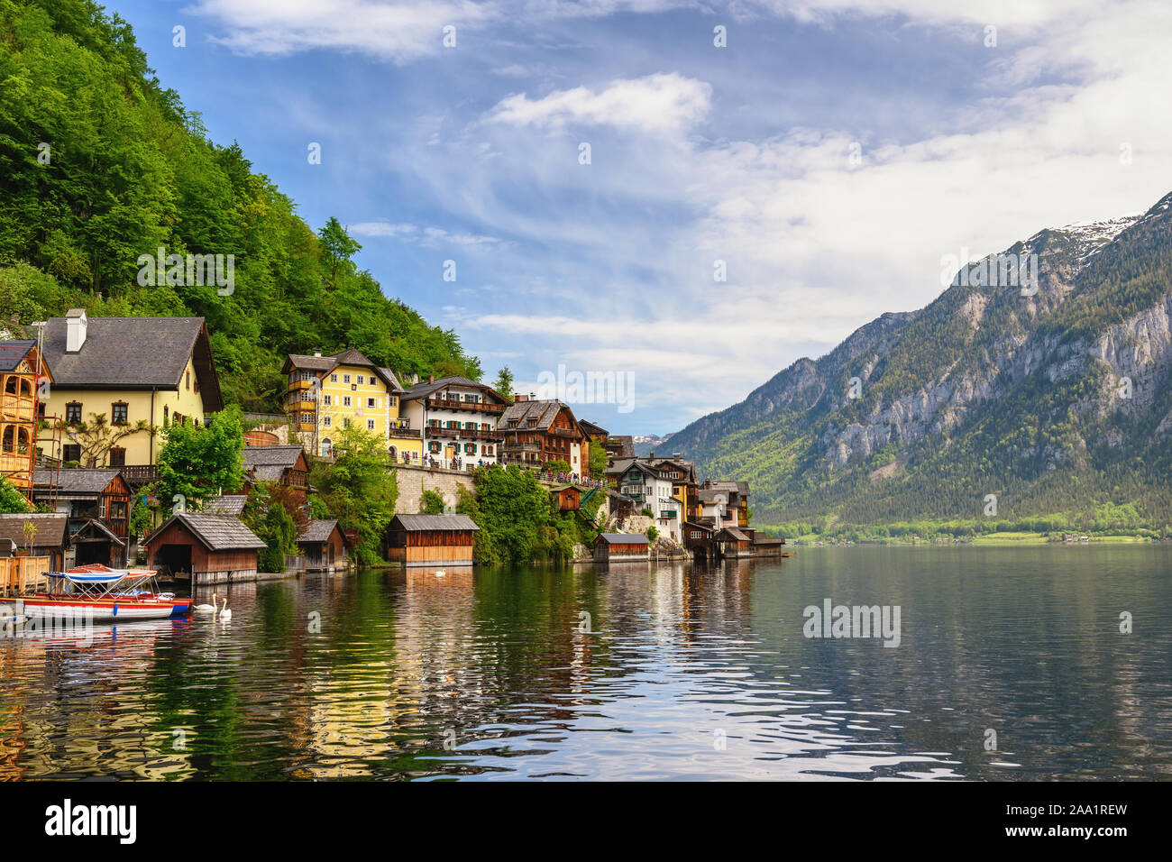 Hallstatt Austria, natura paesaggio di Hallstatt village con il lago e montagna Foto Stock
