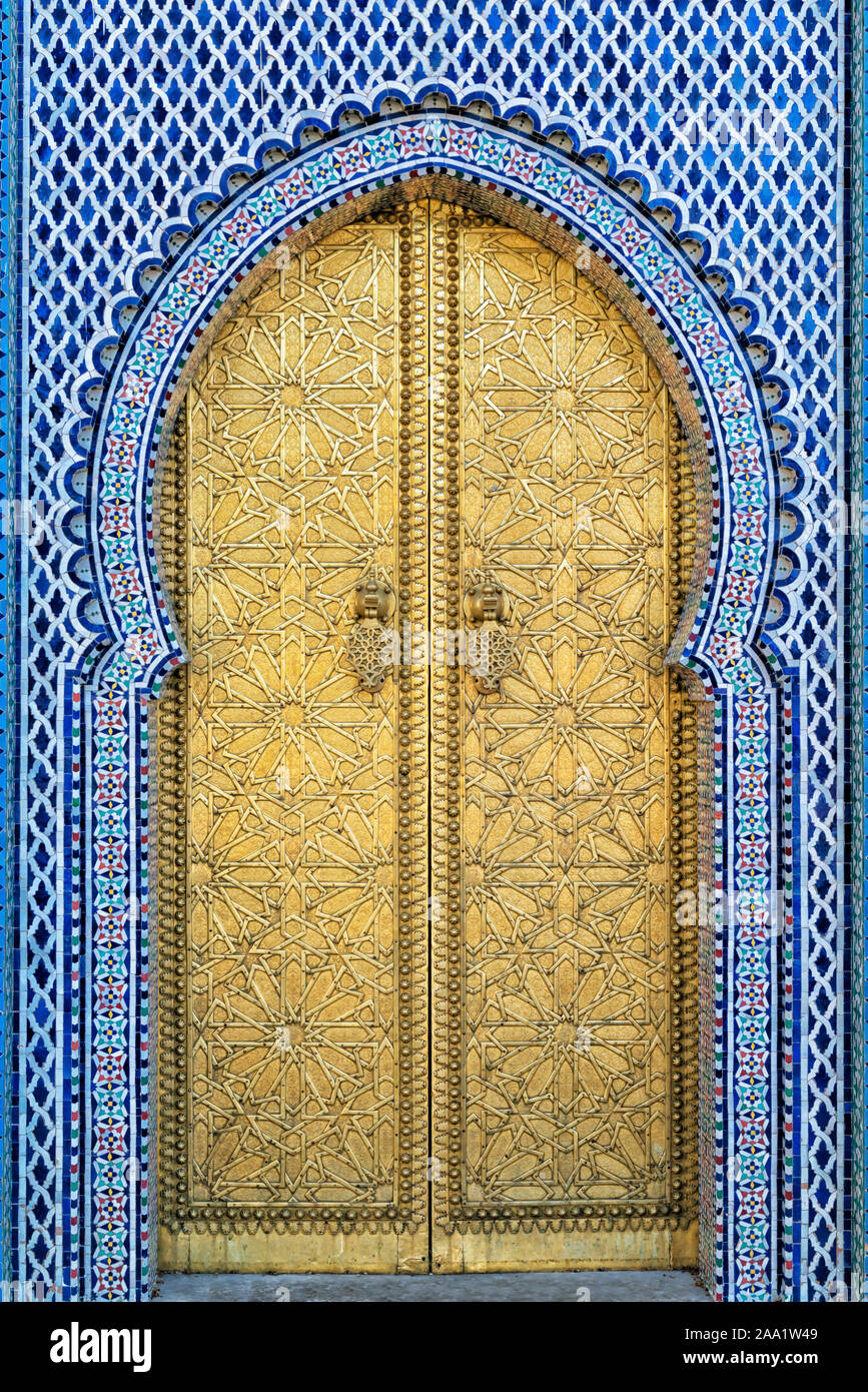 Porta del Palazzo Reale di Fès, Marocco. Foto Stock