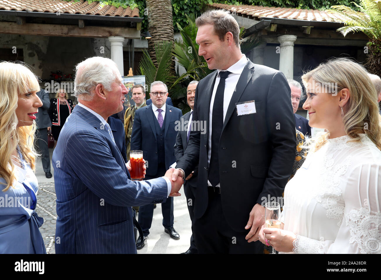 Il Principe di Galles incontra Nuova Zelanda tutti giocatore nero Ali Williams, come frequenta un Prince's Trust ricezione presso Mantells, Mt Eden, Auckland, il terzo giorno del royal visita in Nuova Zelanda. Foto di PA. Picture Data: martedì 19 novembre, 2019. Vedere PA storia ROYAL Charles. Foto di credito dovrebbe leggere: Chris Jackson/PA FILO Foto Stock