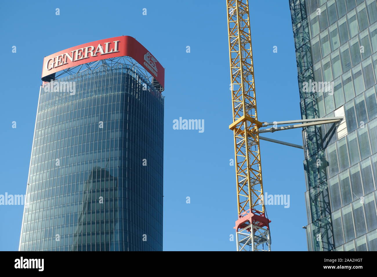 Milano Citylife, Lombardia, circa 10/2019. Assicurazioni Generali torre di Zaha Hadid, un complesso di tre torri. Milano. Libeskind torre di PwC in c Foto Stock