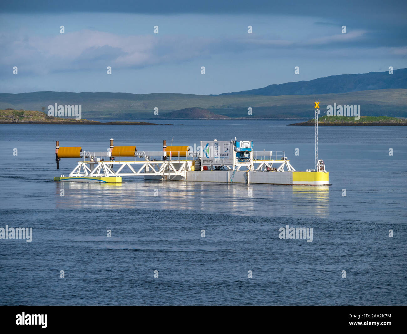 Turbina subacquea della generazione di energia elettrica piattaforma di test di proprietà di sostenibile Energia Marine Ltd in Loch Etive, Connel, Oban, Scotland, Regno Unito Foto Stock
