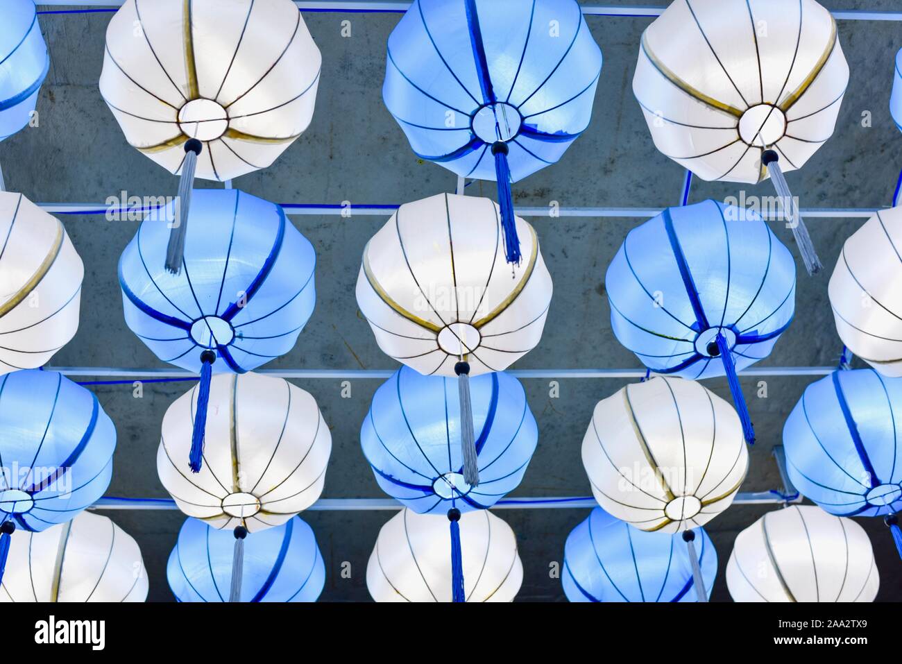 Lanterne blu immagini e fotografie stock ad alta risoluzione - Alamy