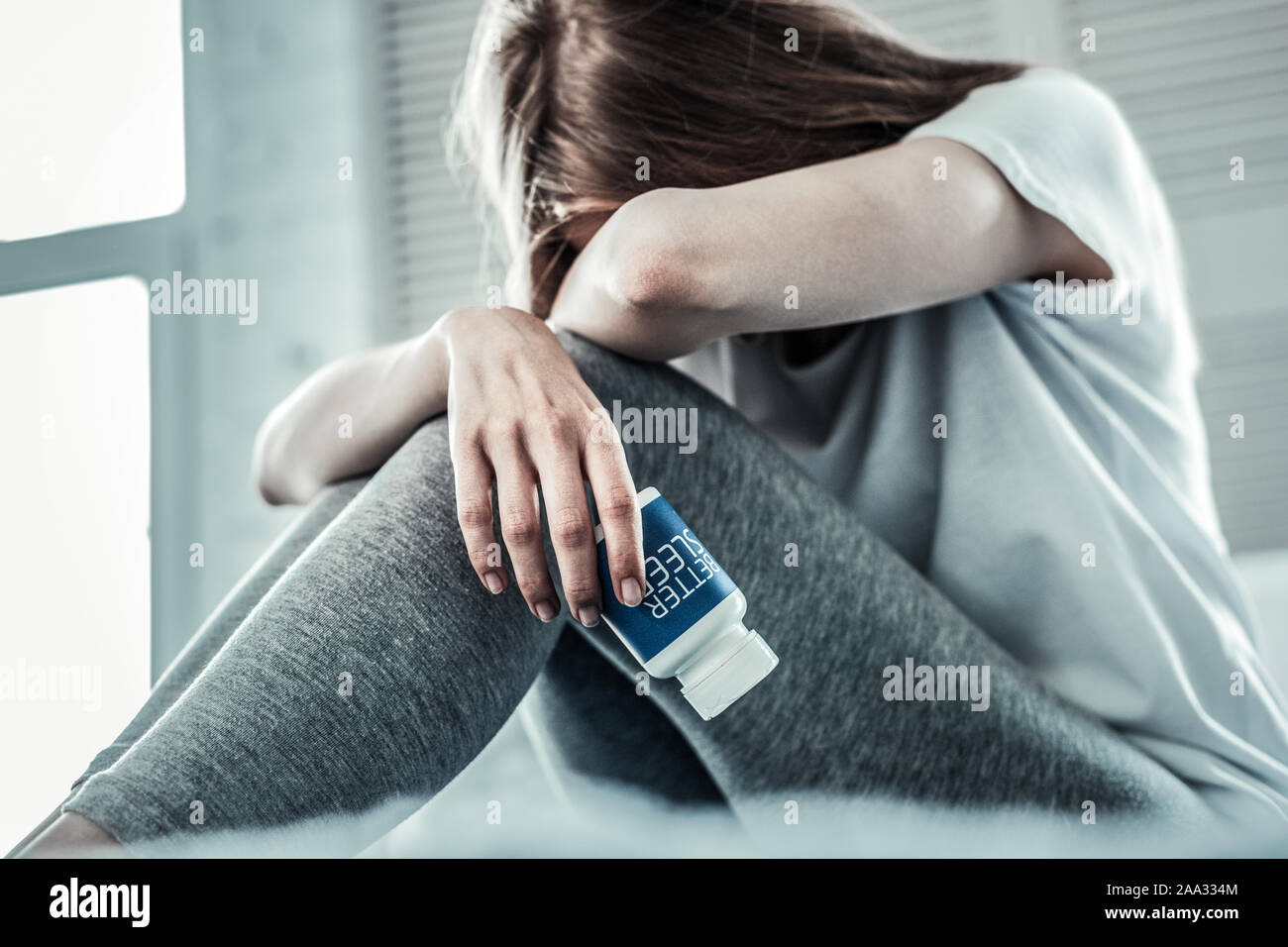 Buona ricerca bella giovane donna addormentata Foto Stock