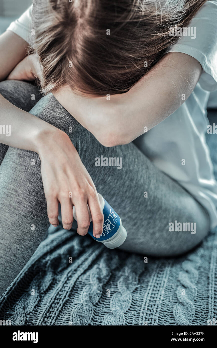 Triste cupa donna avendo problemi con la modalità di stop Foto Stock
