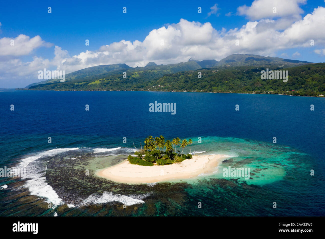 Isola di fronte a Mitirapa, Tahiti, Polinesia Francese Foto Stock