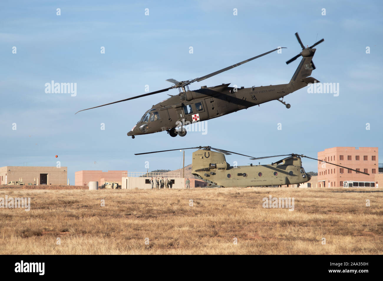 FORT CARSON, Colo. -- i membri del 302nd Airlift Wing impostare un finto distribuito dannoso e completare un esercizio di preparazione a Fort Carson, Colorado, nov. 14-17, 2019. Questo esercizio ha aiutato l'ala soddisfano le Air Force comando Reserve obiettivo di influenzare gli avieri di concentrarsi su singole unità e la prontezza. (U.S. Air Force photo by Staff Sgt. Heather Heiney) Foto Stock