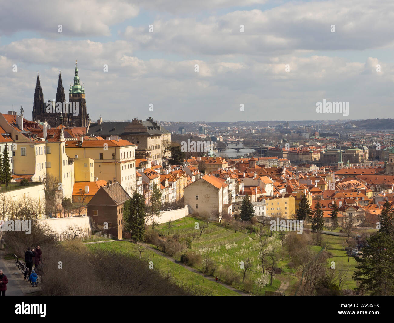 Panorama di Praga Repubblica Ceca, in piedi su una collina al di fuori del Monastero di Strahov Foto Stock