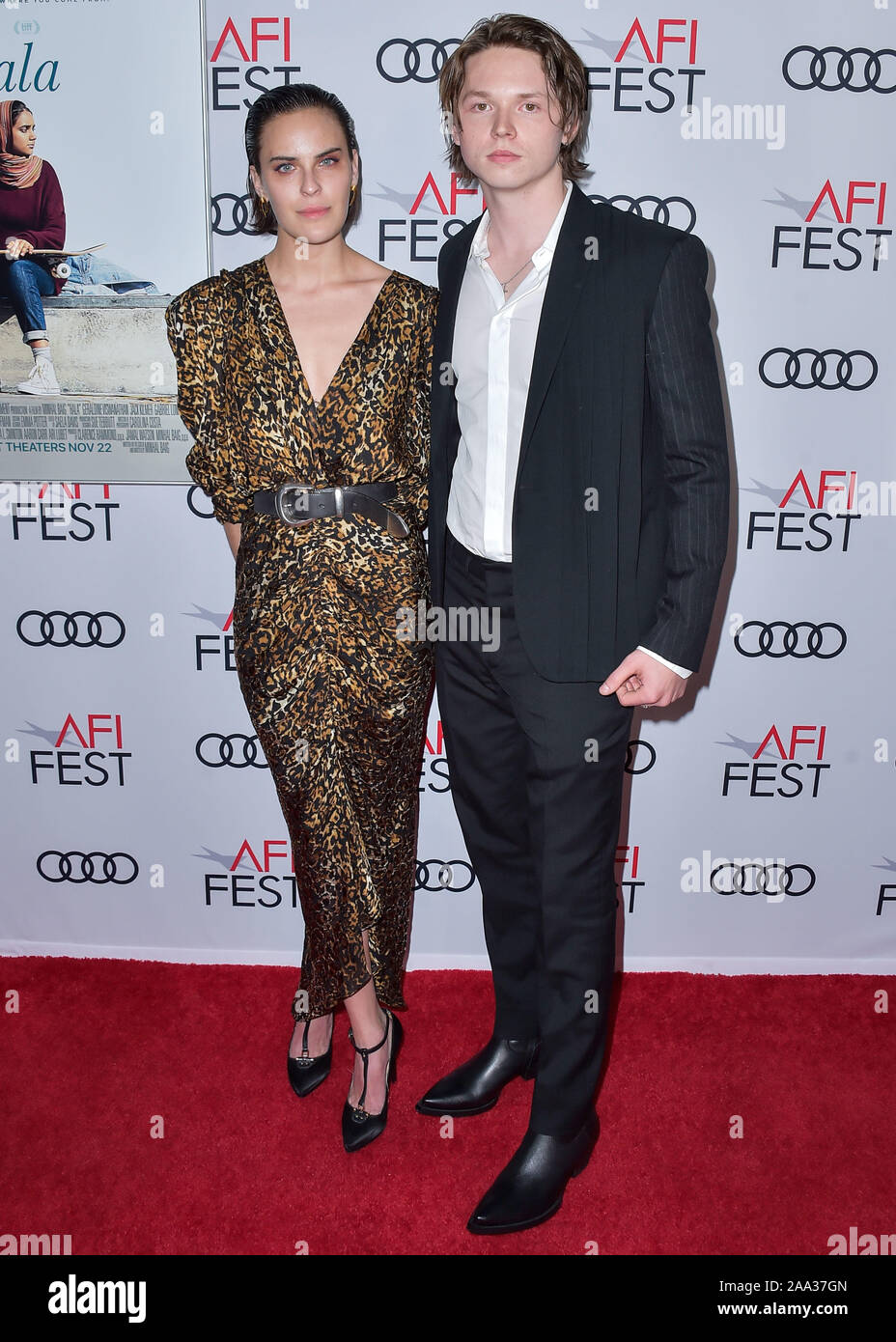 HOLLYWOOD e LOS ANGELES, CALIFORNIA, STATI UNITI D'America - 18 novembre: Tallulah Belle Willis e Jack Kilmer arrivano all'AFI FEST 2019 - Screening di Apple TV+'s 'Hala" tenutasi presso la Cinese TCL 6 teatri a Novembre 18, 2019 a Hollywood e Los Angeles, California, Stati Uniti. (Foto di Image Press Agency) Foto Stock