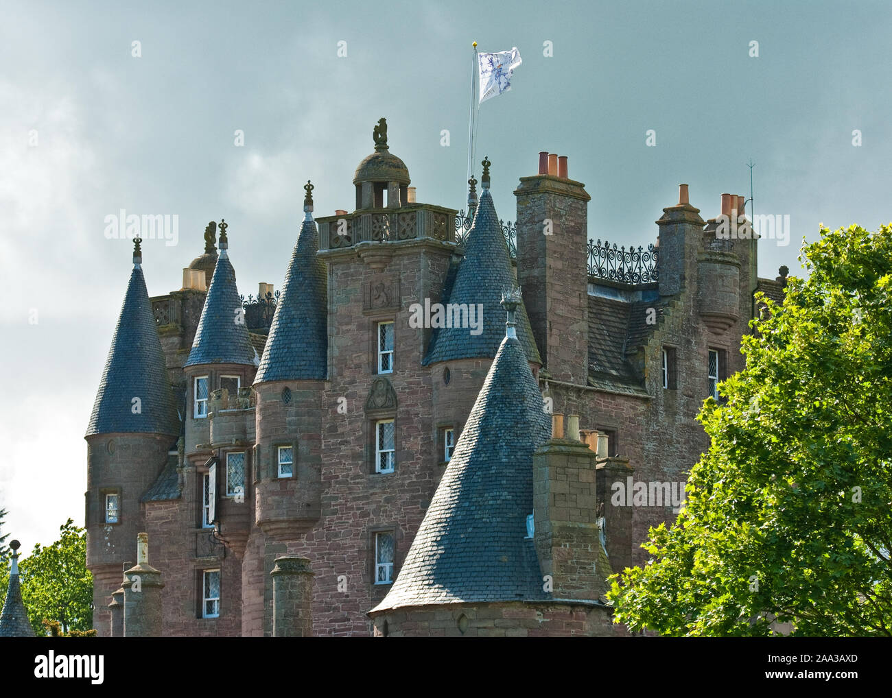 Bandiera volare al di sopra Glamis Castle. Perthshire Scozia Scotland Foto Stock