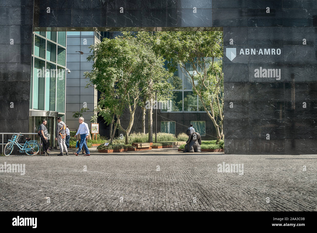 Amsterdam, Gustav Mahlerplein, Paesi Bassi, 08/23/2019, ABN AMRO Bank, Zuidas ad Amsterdam, moderni edifici per uffici a Amsterdam, finanziaria e bu Foto Stock