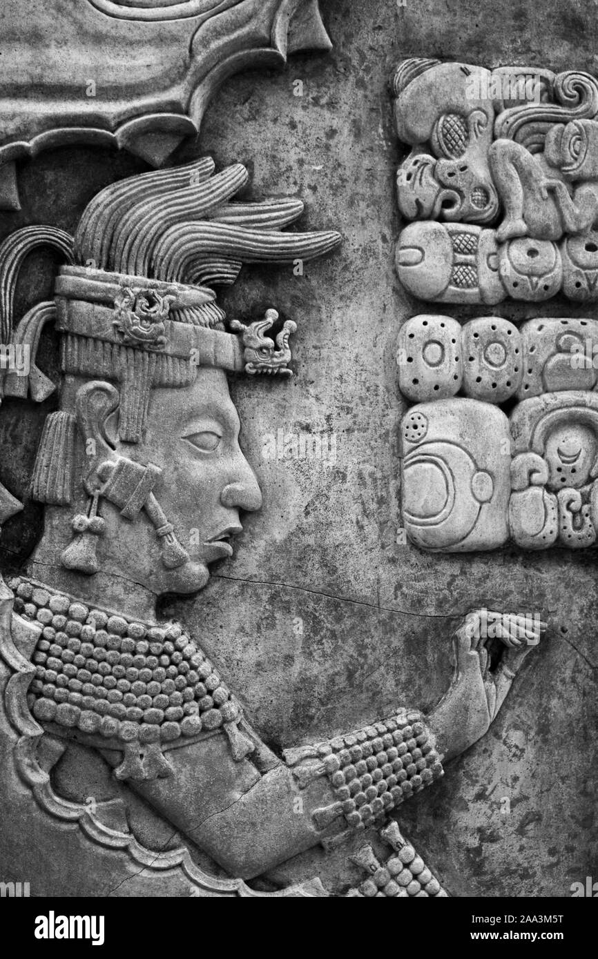 Dettaglio del bassorilievo di re Maya Pakal, pre-colombiana civiltà Maya di Palenque, Chiapas, Messico. UNESCO - Sito Patrimonio dell'umanità. Foto Stock