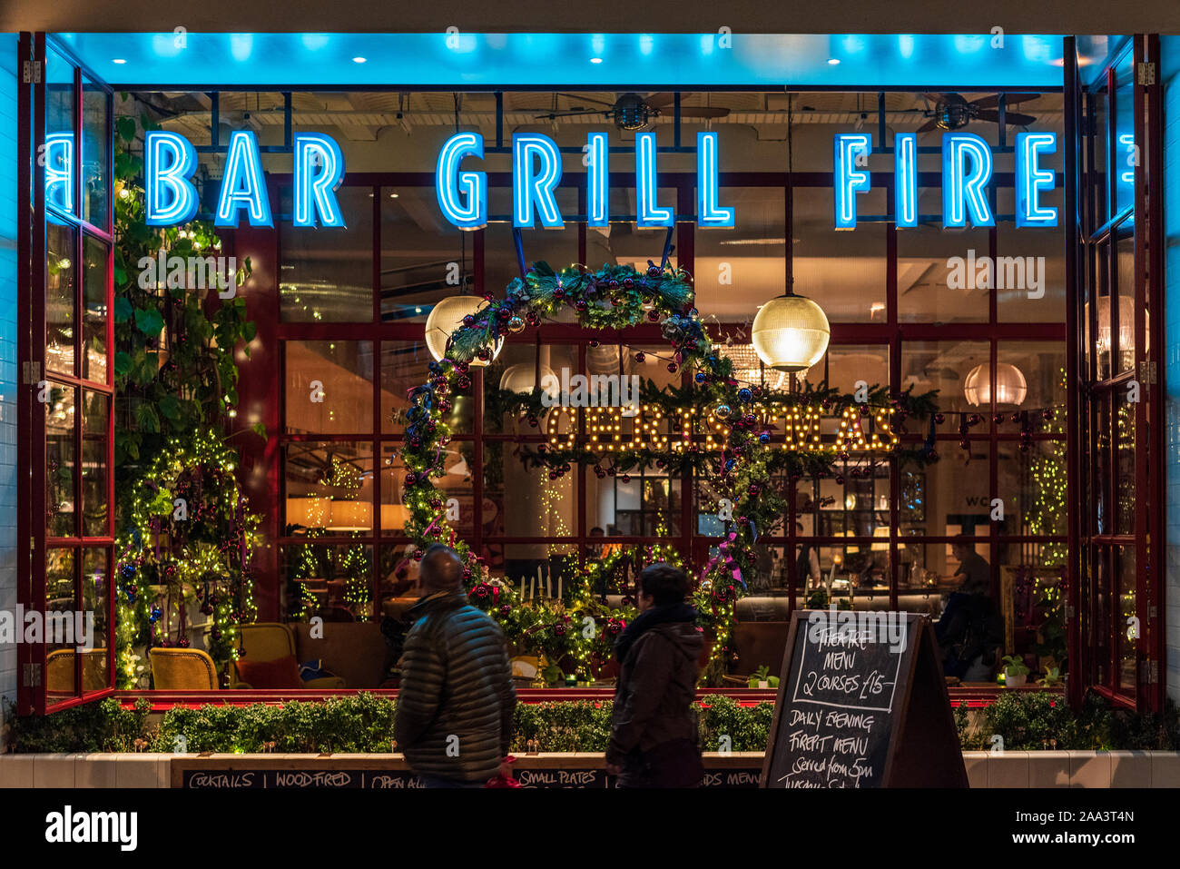 Sophie's Soho Ristorante e Cocktail Bar - NY-style Steakhouse e il cocktail bar in grande mulino a vento Street Soho Londra Foto Stock Sophie's Soho Ristorante e Cocktail Bar - NY-style Steakhouse e il cocktail bar in grande mulino a vento Street Soho Londra Foto Stock