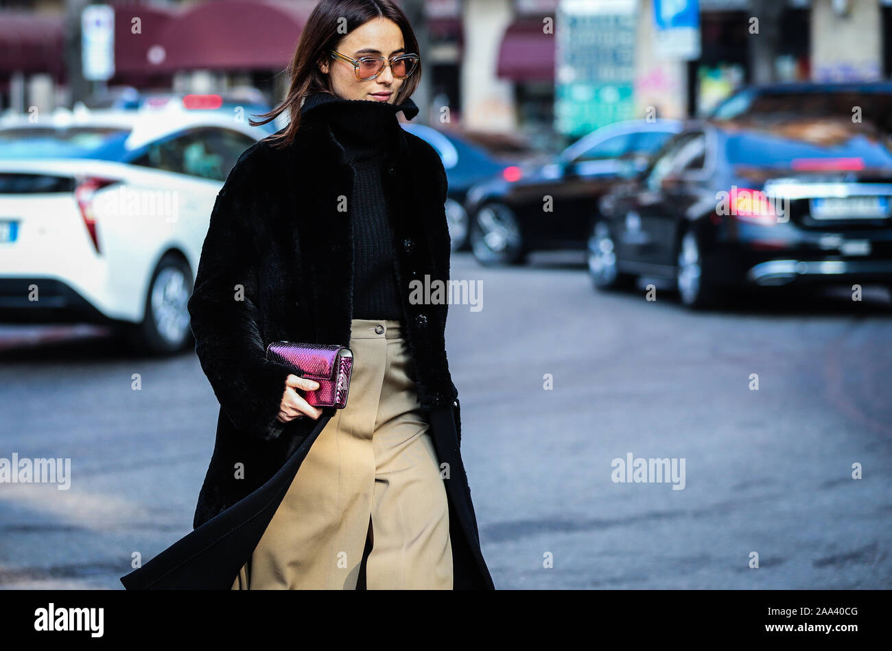 Milano, Italia - 21 Febbraio 2019: Lena Lademann sulla strada durante la settimana della moda di Milano. Foto Stock