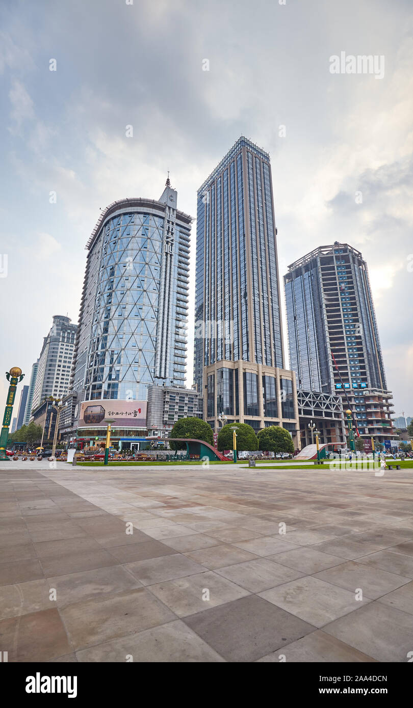 Chengdu, Cina - 29 Settembre 2017: il moderno centro citta' con grattacieli. Foto Stock