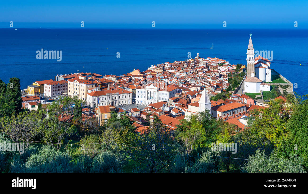 Una vista della città medievale di pirano, la Slovenia, l'Europa. Foto Stock