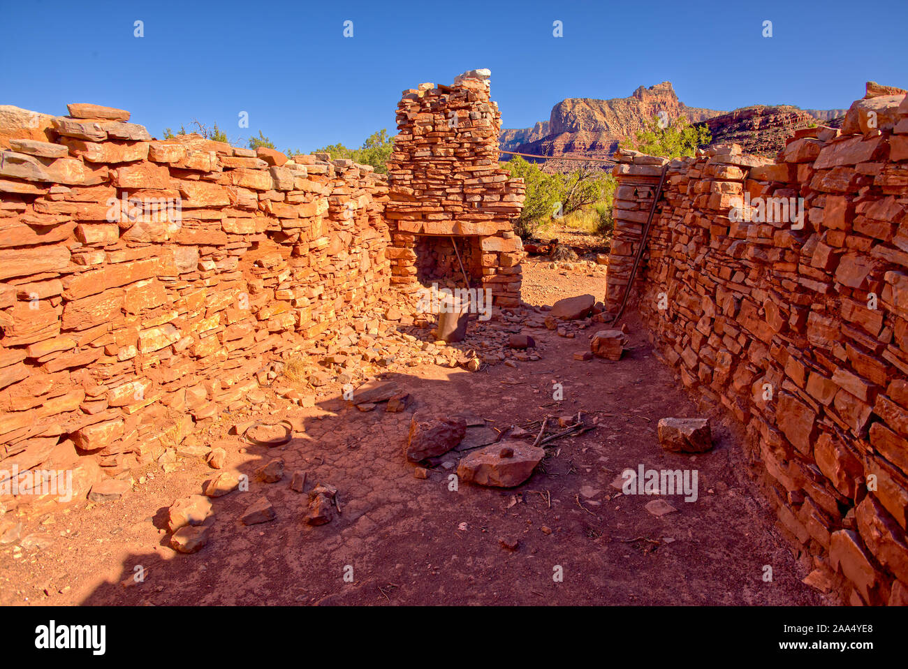 Il vecchio campo minerario rovine, Mesa a ferro di cavallo trail, Grand Canyon, Arizona, Stati Uniti d'America Foto Stock