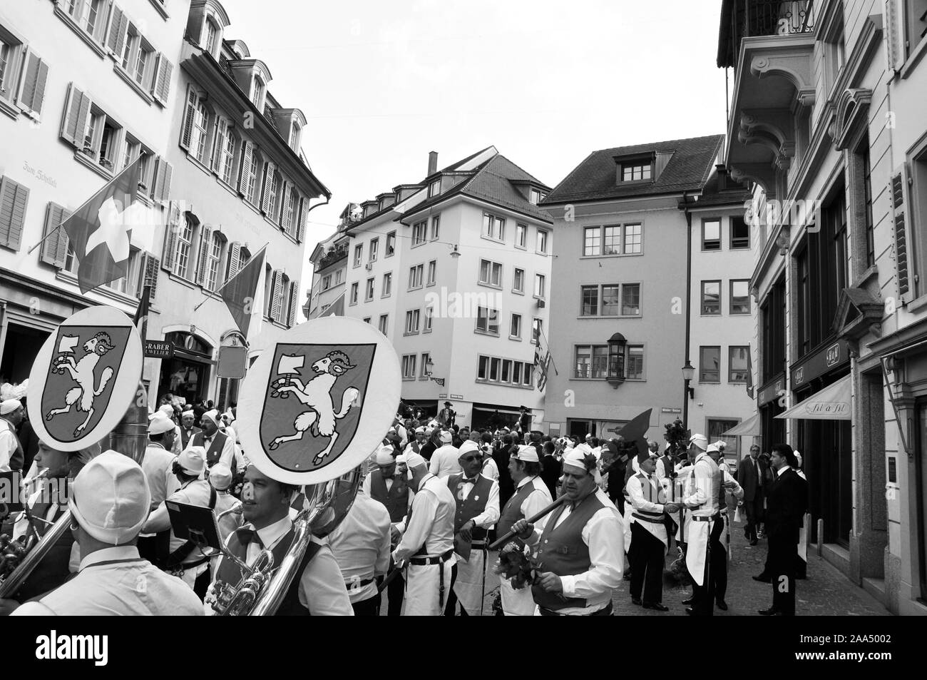Svizzera: Il 'Sechseläuten' Parade presso Limmatquai nella cittã di Zurigo Foto Stock