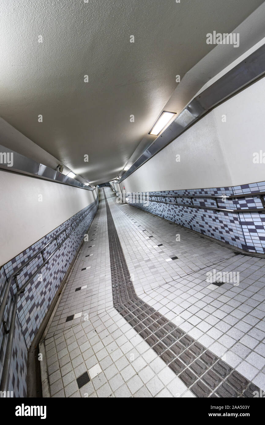 Interno di un passaggio pedonale sotterraneo situato sulla strada di prefettura 60 in.Kanazawa, Ishikawa, Giappone. Foto Stock