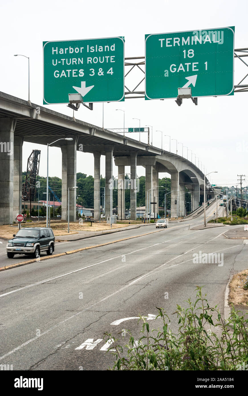 Vista del cavalcavia autostradale in prossimità del SW Spokane Street Bridge nella zona ovest di Seattle, Washington. Foto Stock