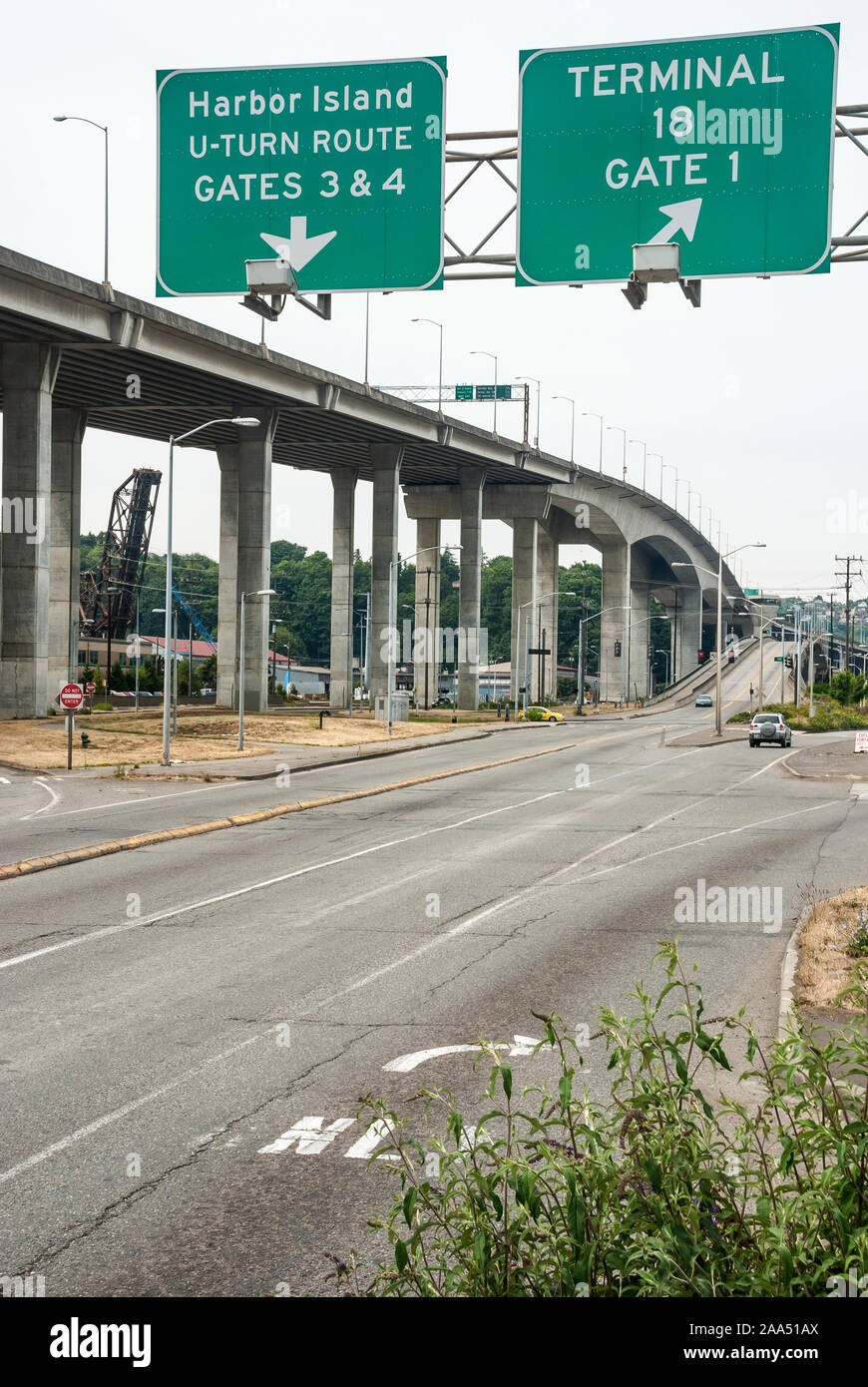 Vista del cavalcavia autostradale in prossimità del SW Spokane Street Bridge nella zona ovest di Seattle, Washington. Foto Stock