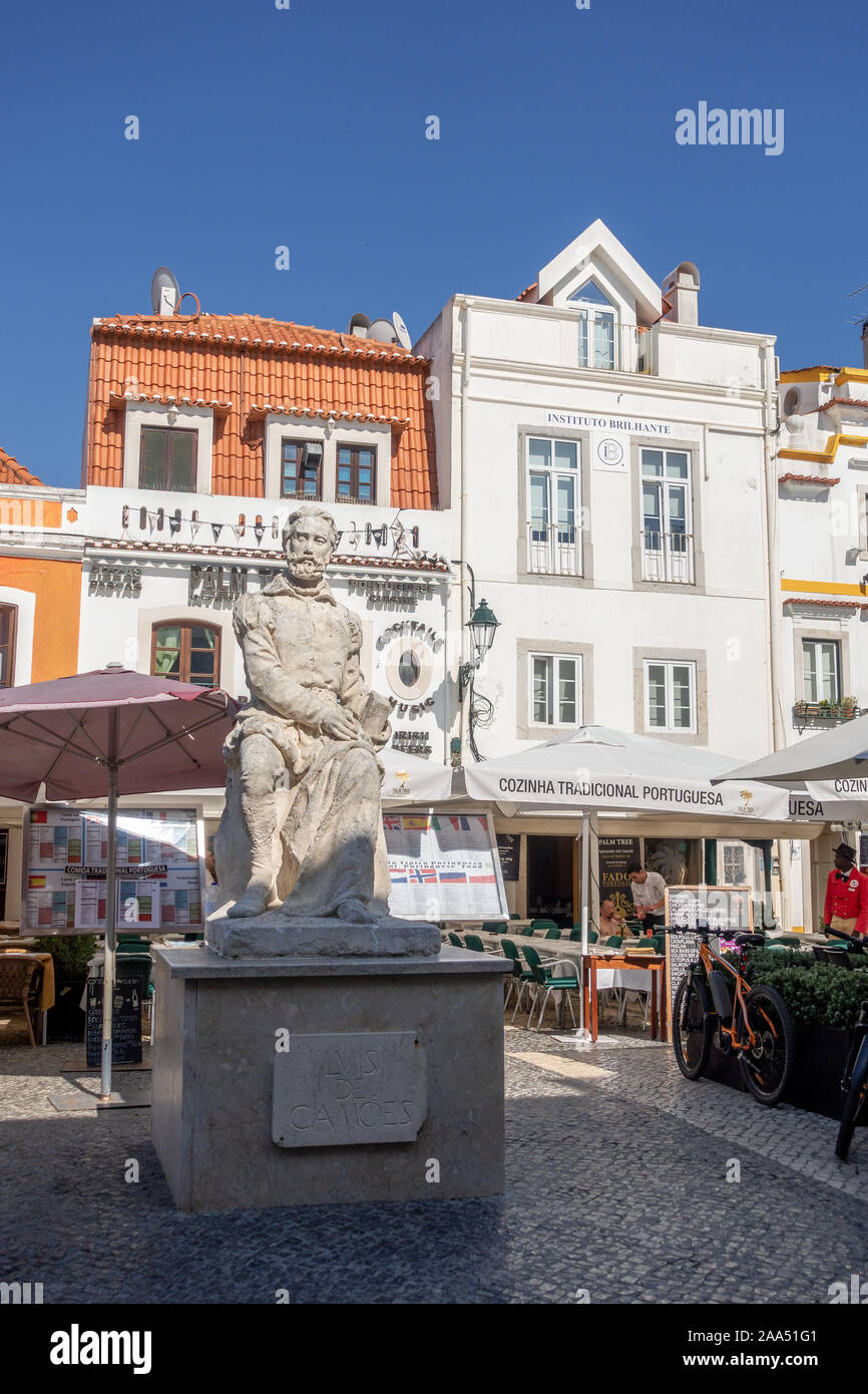 Statua del poeta portoghese Luis Vaz de Camoes in Cascais Portogallo Foto Stock