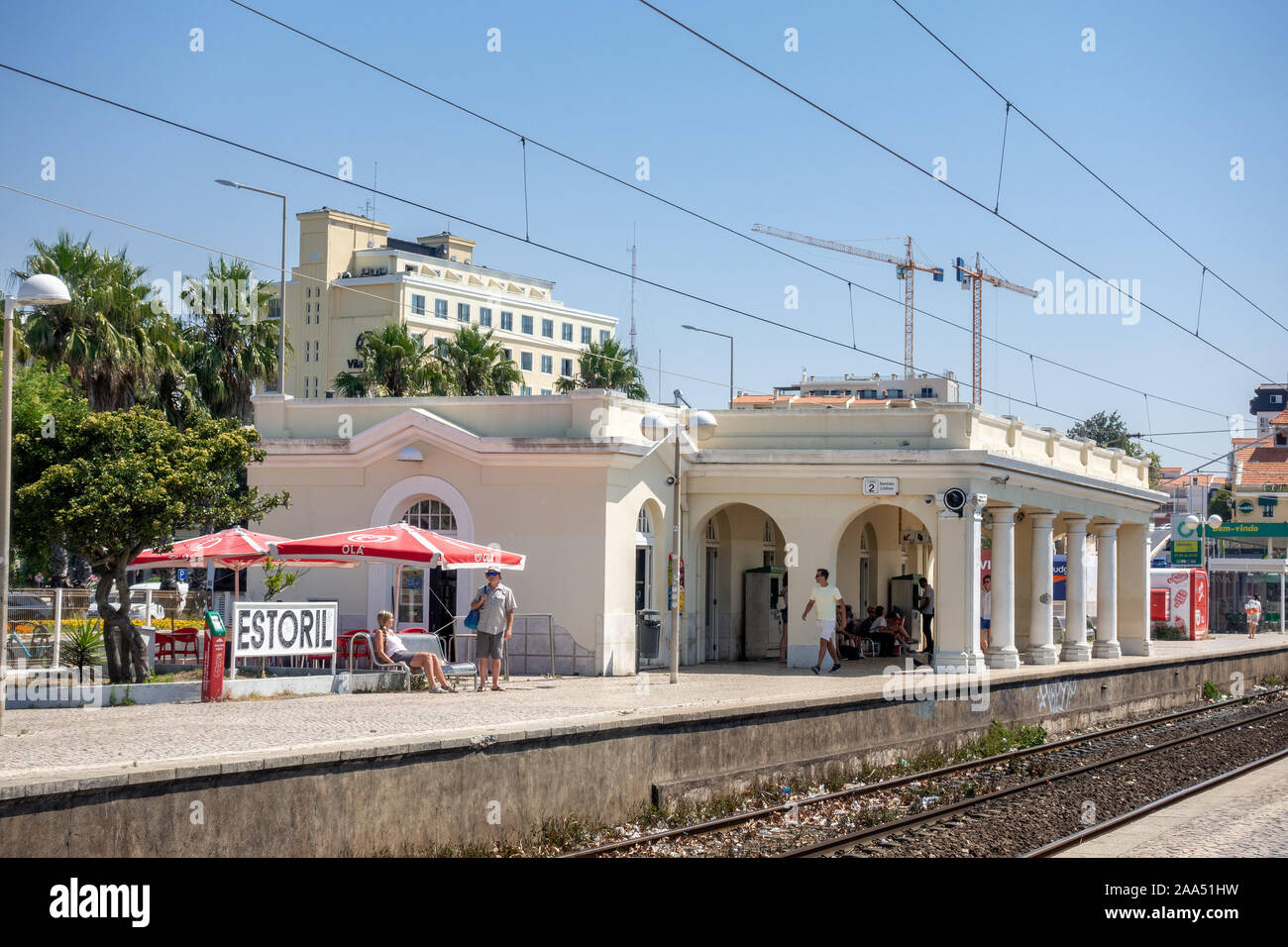 CP - Comboios de Portugal Estoril Stazione ferroviaria Edificio di Cascais a Lisbona linea guida Foto Stock