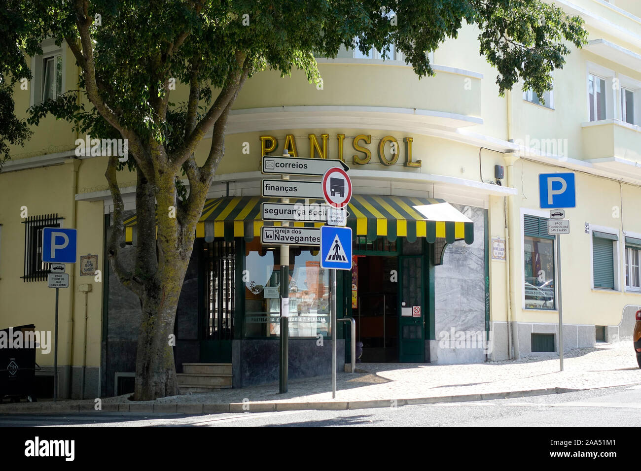 Il Panisol Cafe e il panificio un quartiere locale negozio Cafe Cascais Portogallo Foto Stock