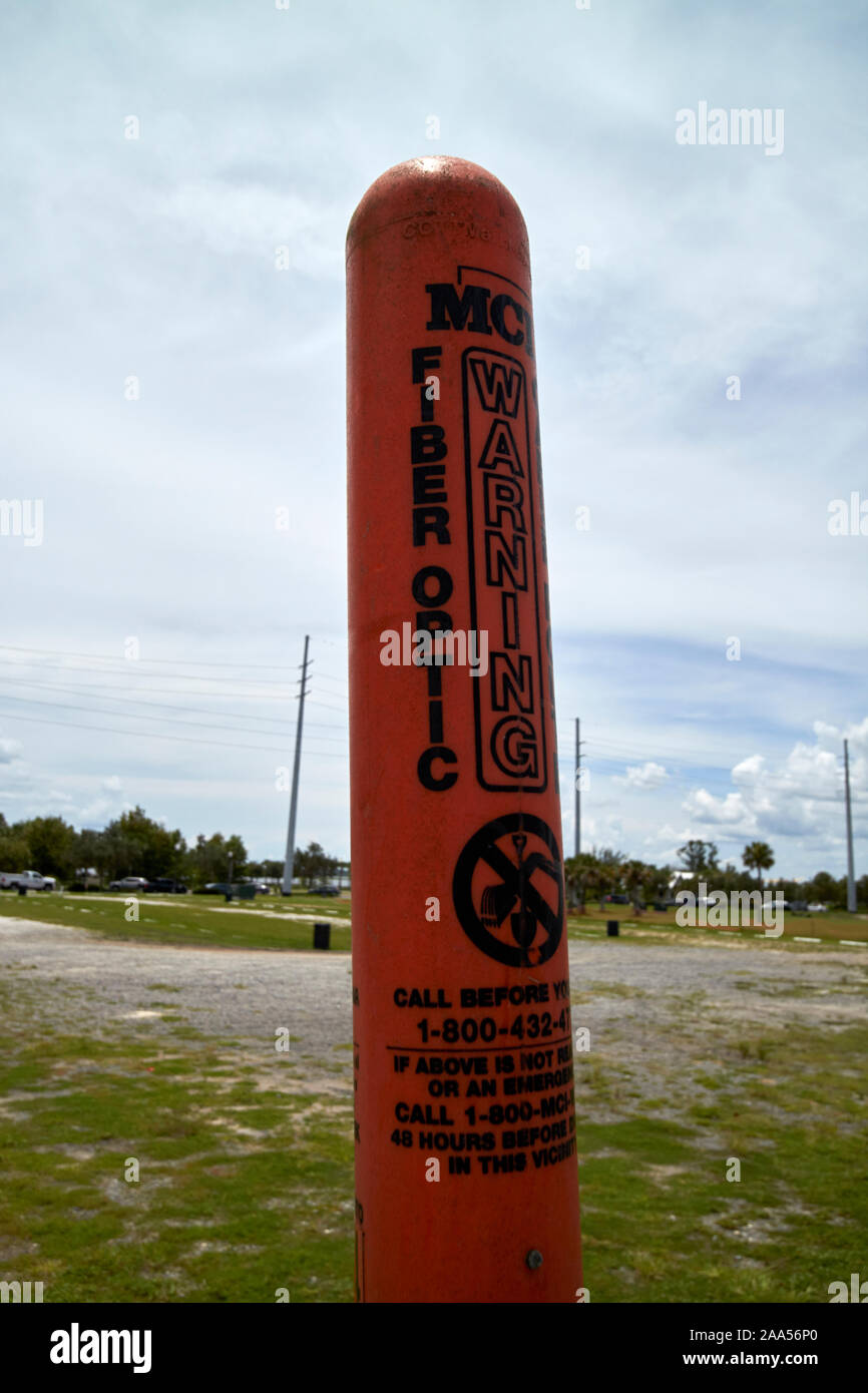 Segnale di avvertimento sepolto di telecomunicazioni in fibra ottica di linee di utilità florida usa Foto Stock