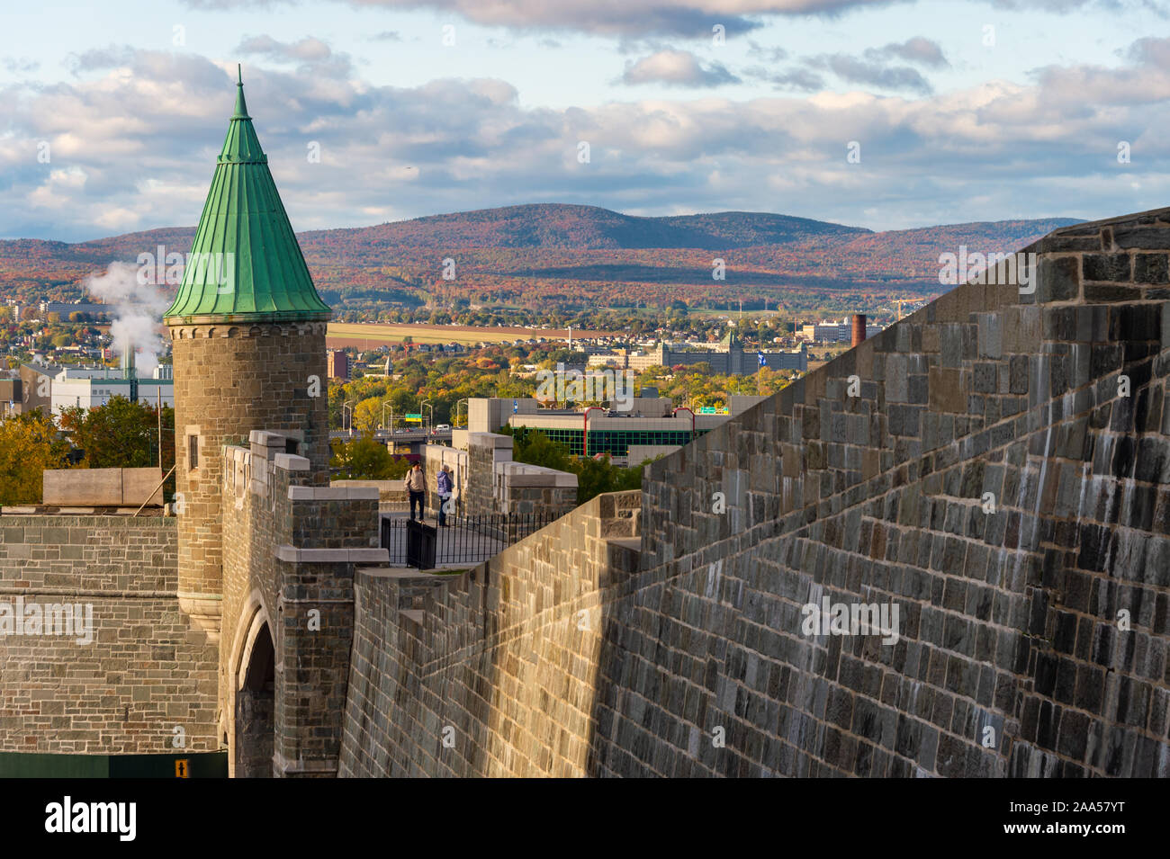 La città di Quebec, Canada - 4 October 2019: Porte San Jean (St John gate) è parte dei bastioni della città di Québec. Foto Stock