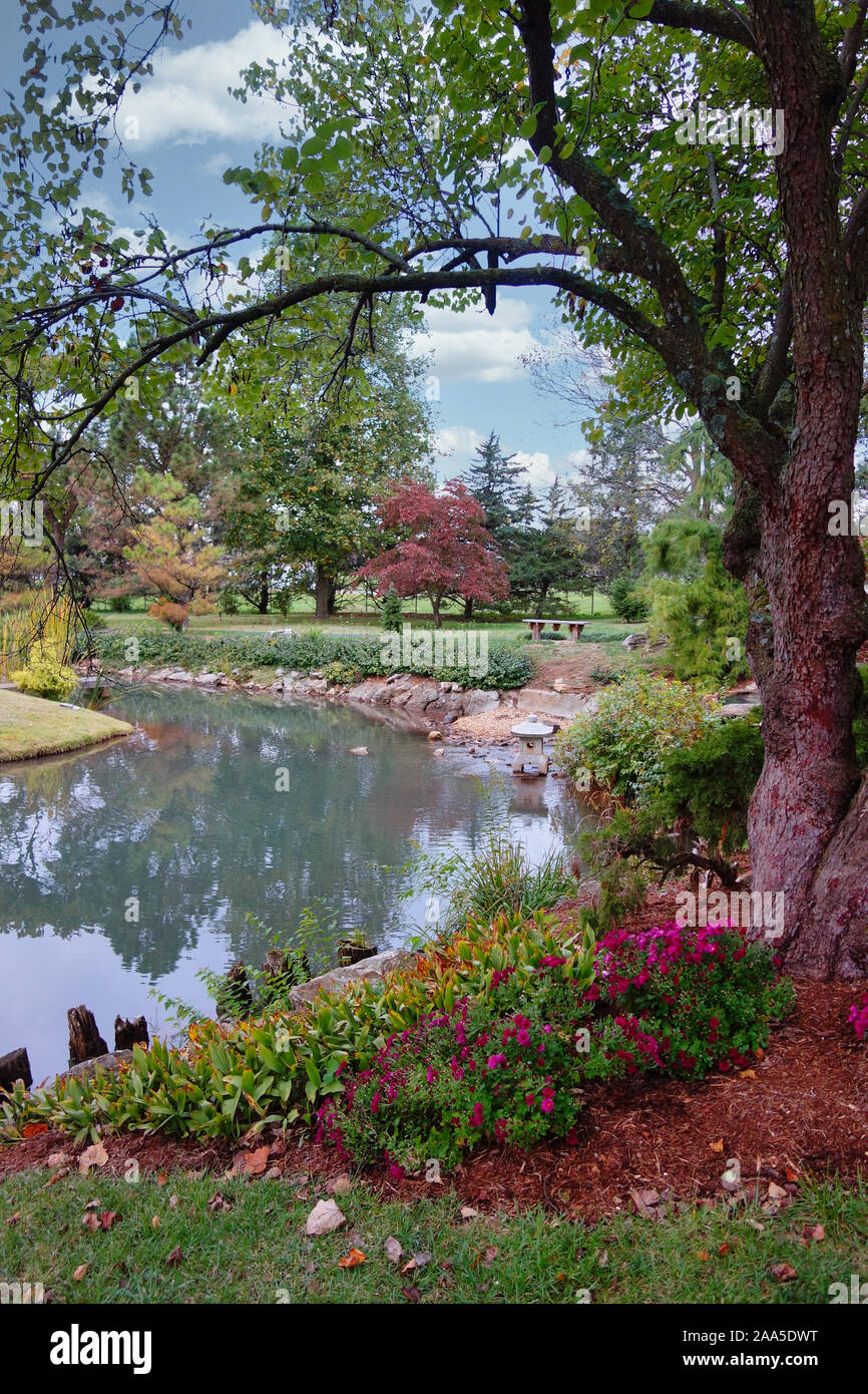 Mizumoto passeggiata giapponese giardino in Springfield, MO Foto Stock