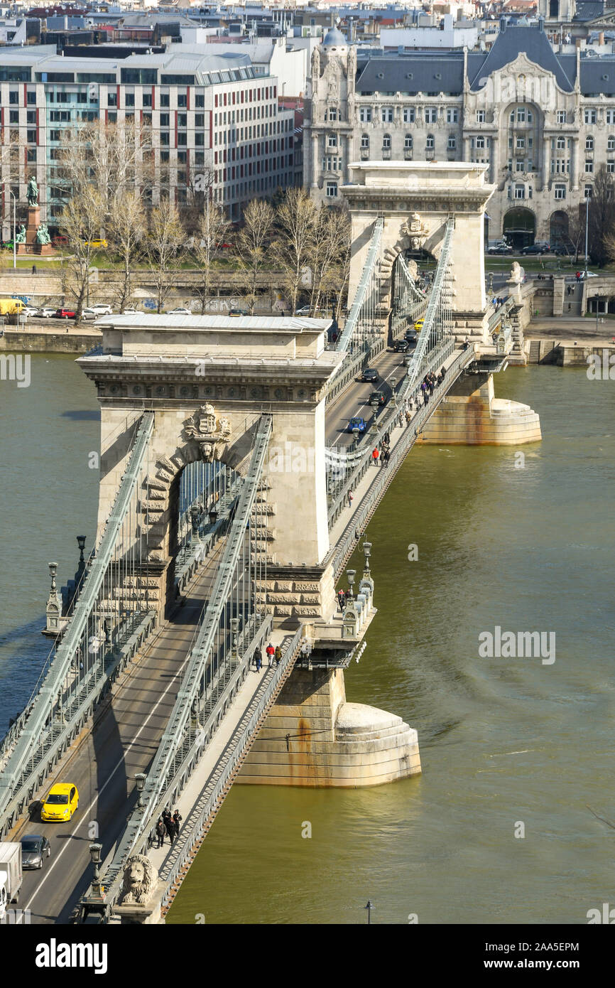 BUDAPEST, UNGHERIA - Marzo 2019: le torri e span del Ponte della Catena. Si tratta di una strada ponte che attraversa il fiume Danubio, nel centro di Budapest. Foto Stock